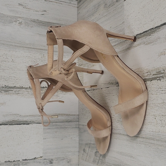 Lulu's suede feel beige open toe ankle tie 4" high heels, zip up back Size 10 - Picture 3 of 8
